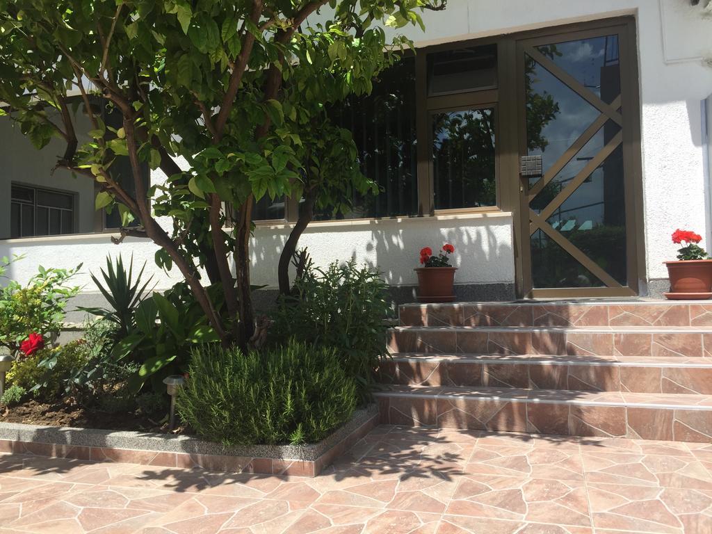 Guesthouse Varnica Kaštel Lukšić Exterior foto