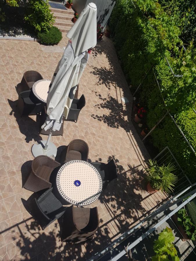 Guesthouse Varnica Kaštel Lukšić Exterior foto